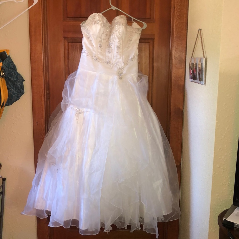 Beautiful Used wedding dresses
